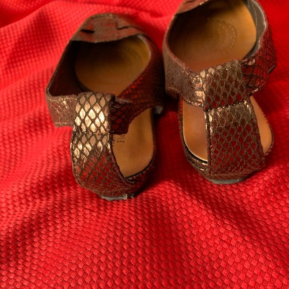 low wedge Sandal in Bronze, 9 - Picture 2 of 8